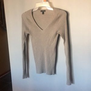 Express V-neck fitted beige sweater XS